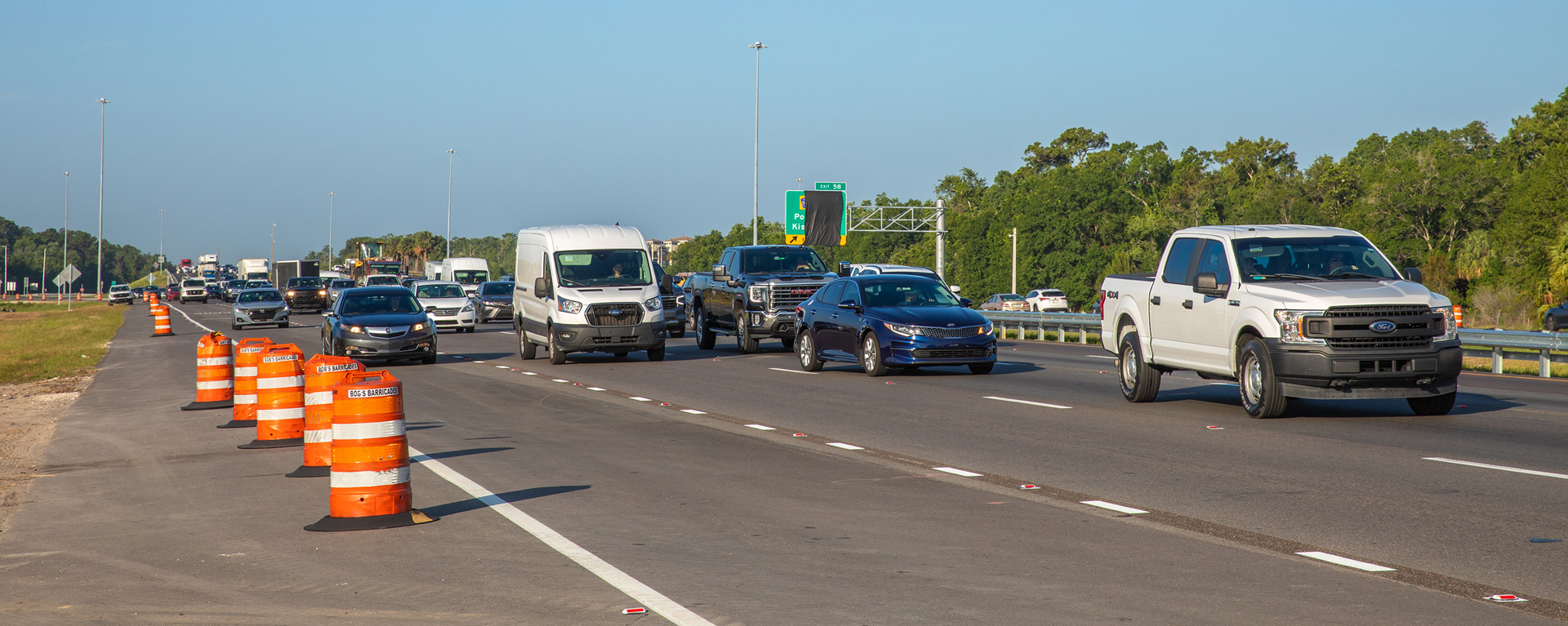 Auxiliary lane markings