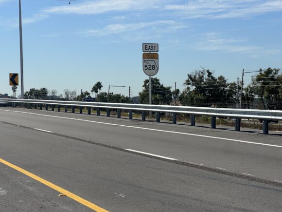 SR-528 road sign